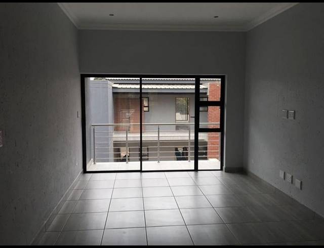 2 BEDROOM APARTMENT FOR SALE IN POMONA